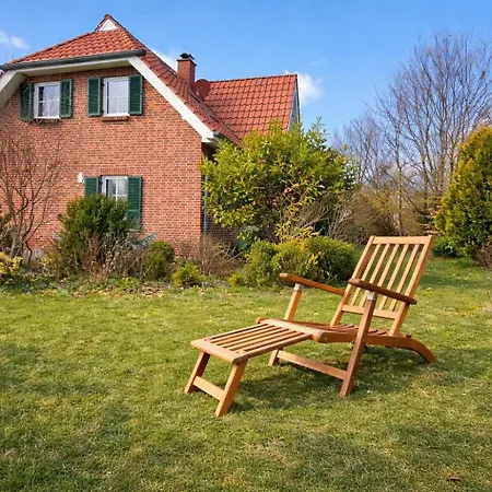 Sandregenpfeifer Mit Kamin, Grossem Garten & Nahe Ostsee *
