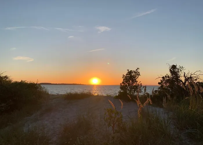 Sandregenpfeifer Mit Kamin, Grossem Garten & Nahe Ostsee Feriehus *