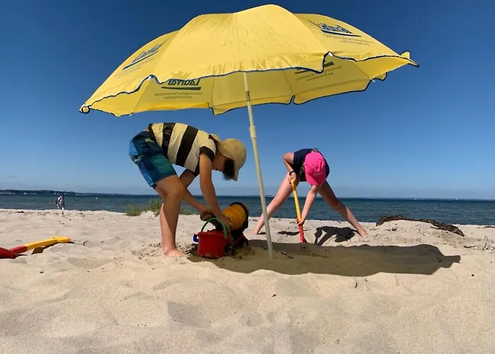 Sandregenpfeifer Mit Kamin, Grossem Garten & Nahe Ostsee Feriehus *